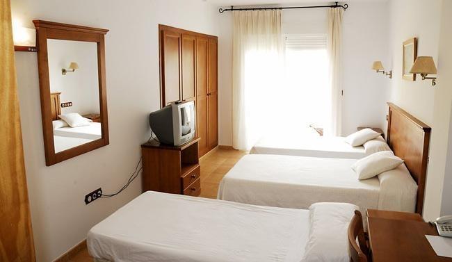 Hotel Donde Caparros 카로보네라스 객실 사진