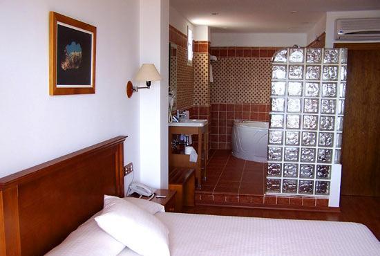 Hotel Donde Caparros 카로보네라스 객실 사진
